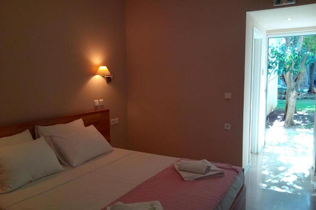 Marzi Beach And Bungalows Hotel Kokkonion ภายนอก รูปภาพ