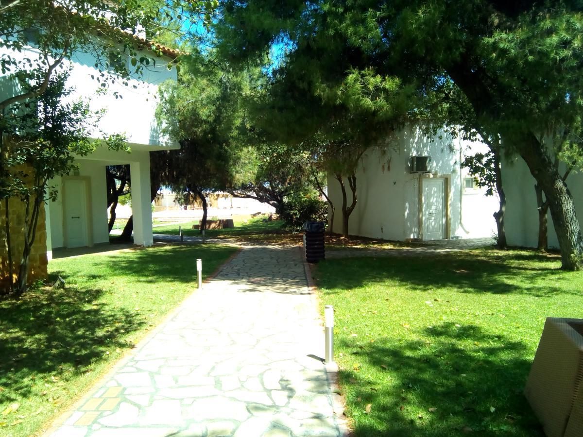 Marzi Beach And Bungalows Hotel Kokkonion ภายนอก รูปภาพ