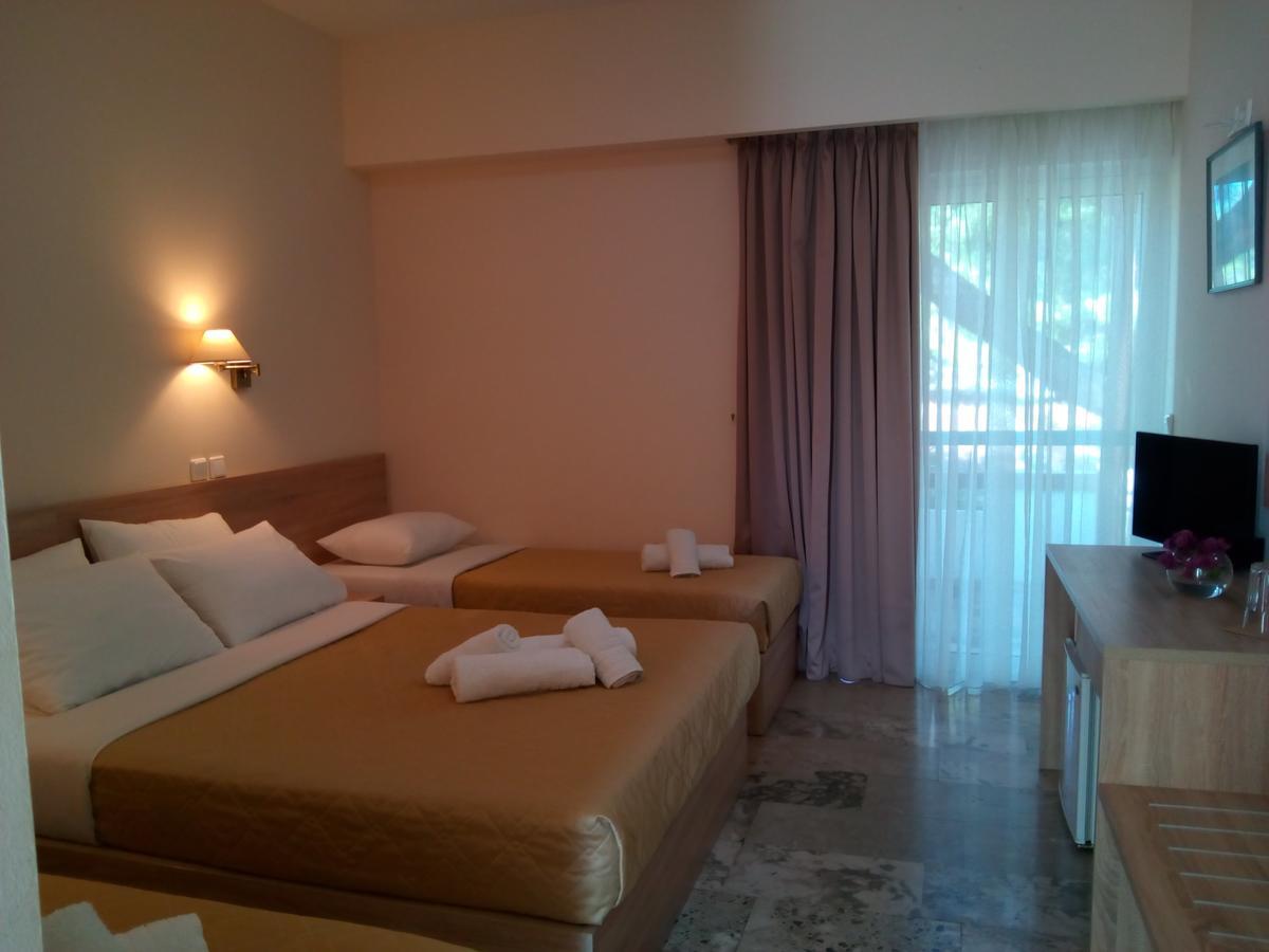 Marzi Beach And Bungalows Hotel Kokkonion ภายนอก รูปภาพ