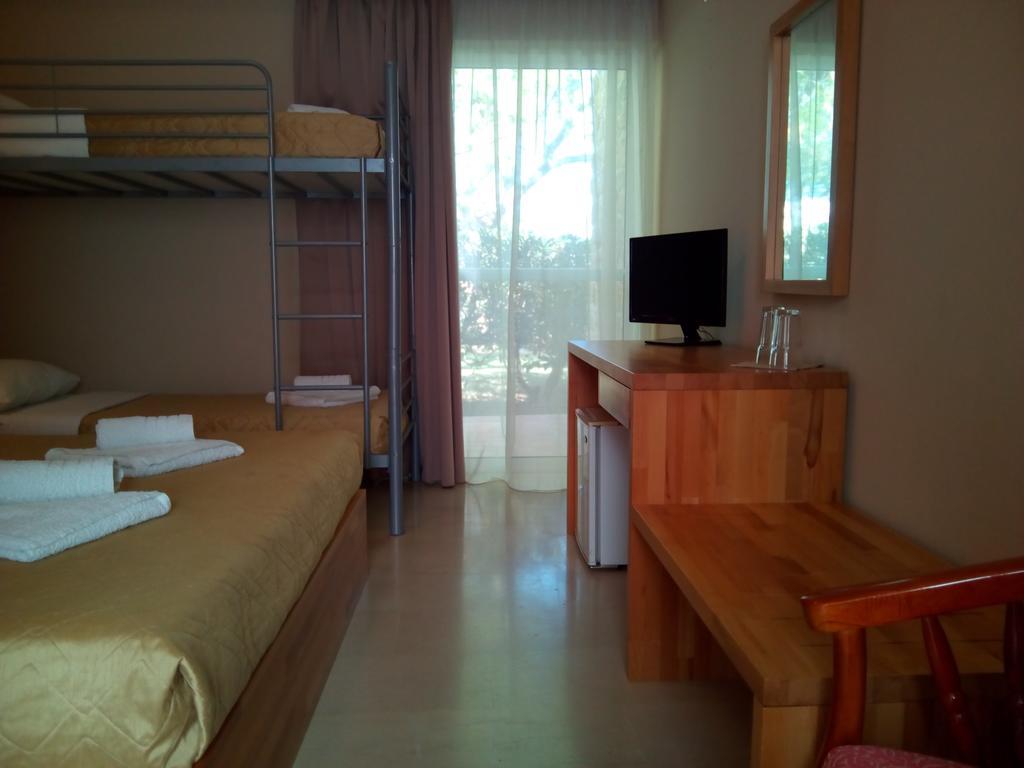 Marzi Beach And Bungalows Hotel Kokkonion ห้อง รูปภาพ
